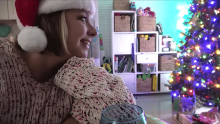 [MomComesFirst] - Christmas Stepfamily Sex with Brianna Beach - Brianna Beach (Brianna Beach)