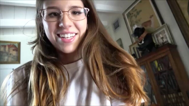 [PerfectGirlfriend] - 18 Year Old Brunette Cuddles - Isabel Moon (Isabel Moon)