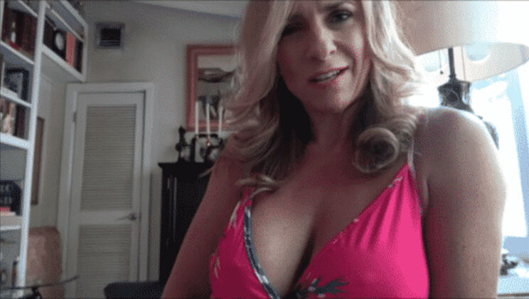 [MomComesFirst] - Kenzie Foxx’s Big Butts Bounce On Stepson’s Cock - Kenzie Foxx (Kenzie Foxx)