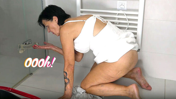 [Grandmams] - Shaved Granny’s Erotic Afterparty Moments - Cocco Grand (Cocco Grand)